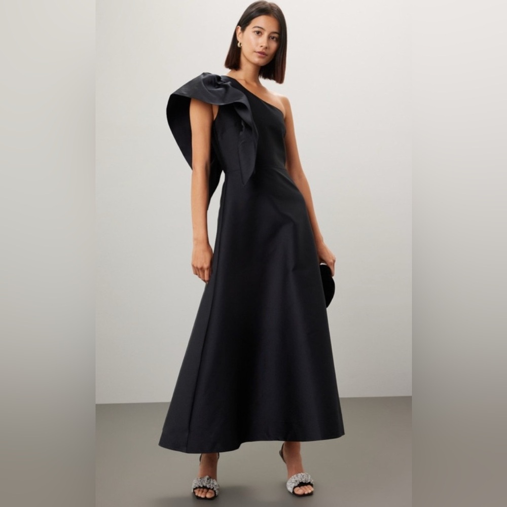 Elegant Black One-Shoulder Dress